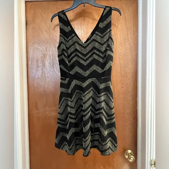 BeBop Women’s Black and Metallic Gold Zigzag Print Fit & Flare Sleeveless Dress - Picture 1 of 6